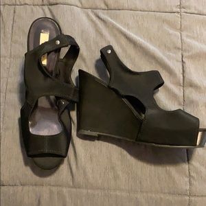 Simply Vera wang black wedge heels size 10
